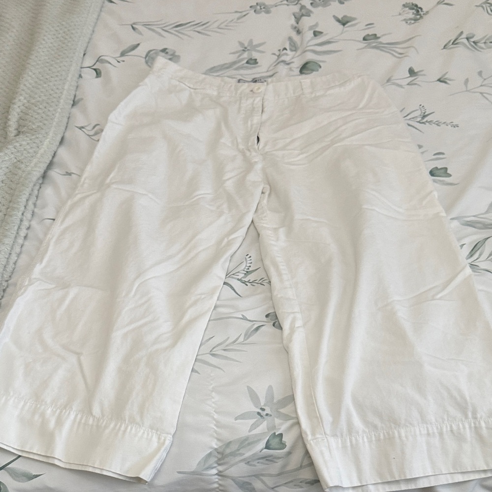 Passport White Capris